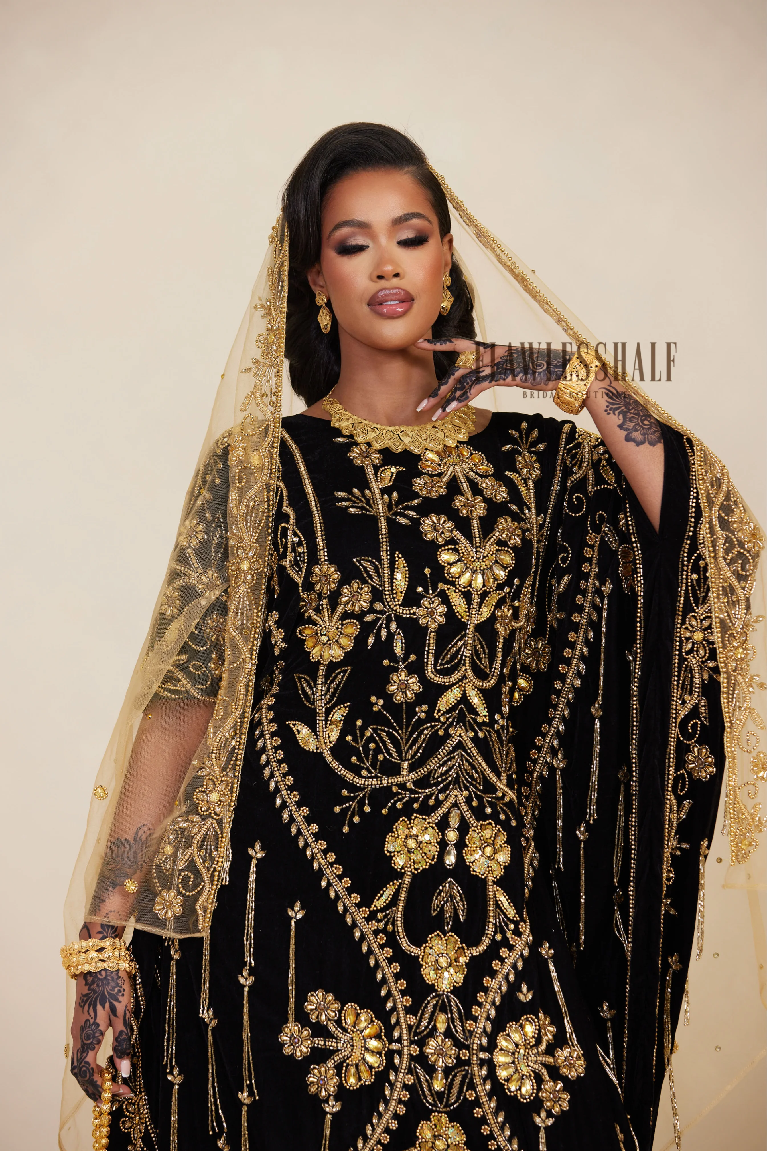 Velvet Collection II Dirac in Black and Gold.